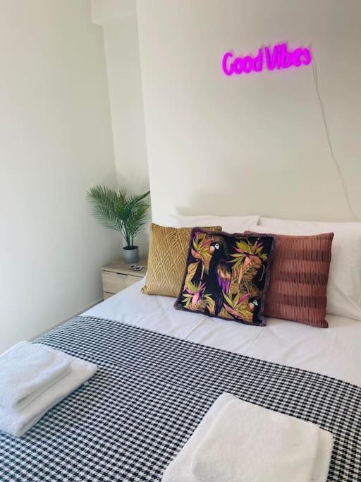 New 2Bd Aprt With Shared Rooftop Pool D3 Athen Exterior foto